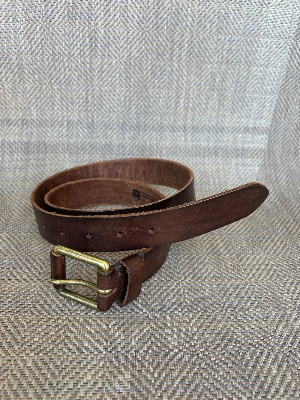 GAP Classic Brown Leather Men's Belt with Brass colored Buckle. Size 36